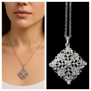 New World Treasures Silver Tone Rhinestone Filigree Pendant Necklace Women 12"